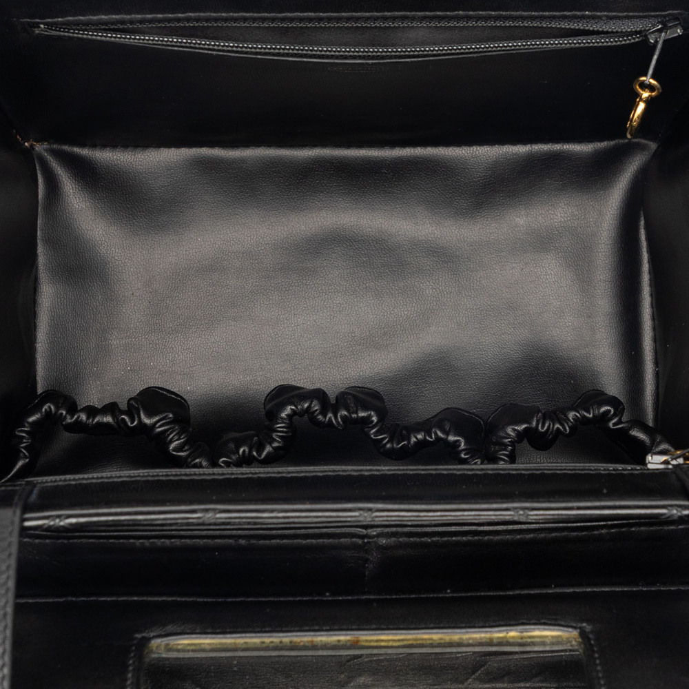 Pre-Loved Chanel CC Stitched Calfskin Turnlock Vanity Case - Picture 5 of 9